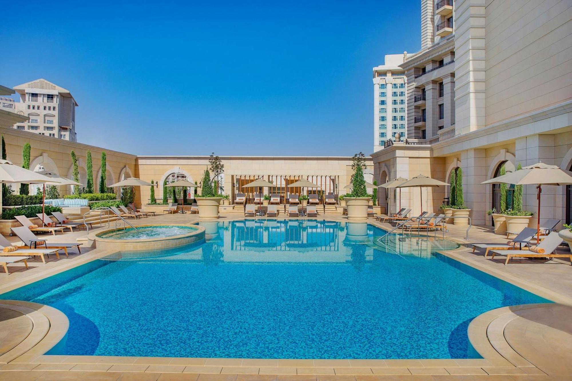 The Ritz-Carlton, Amman Hotel Exterior foto The pool at the hotel