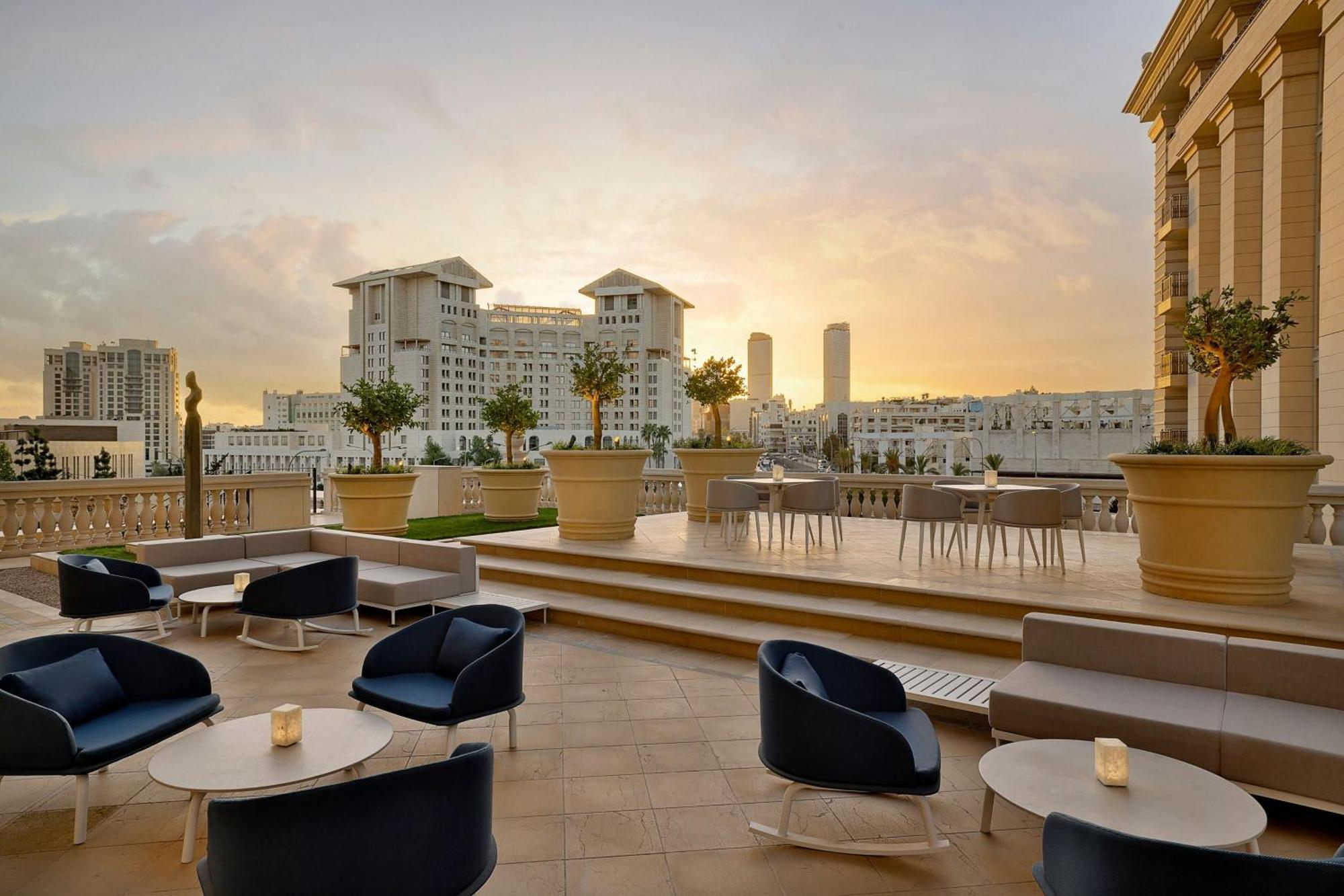 The Ritz-Carlton, Amman Hotel Exterior foto The Terrace at The Oberoi, Mumbai