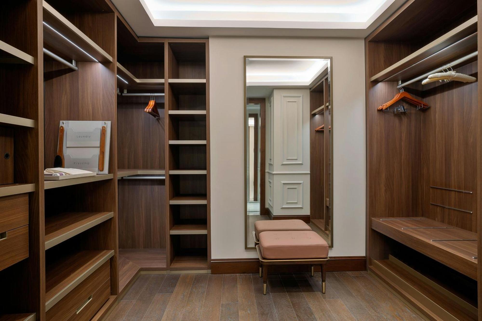 The Ritz-Carlton, Amman Hotel Exterior foto A walk-in closet
