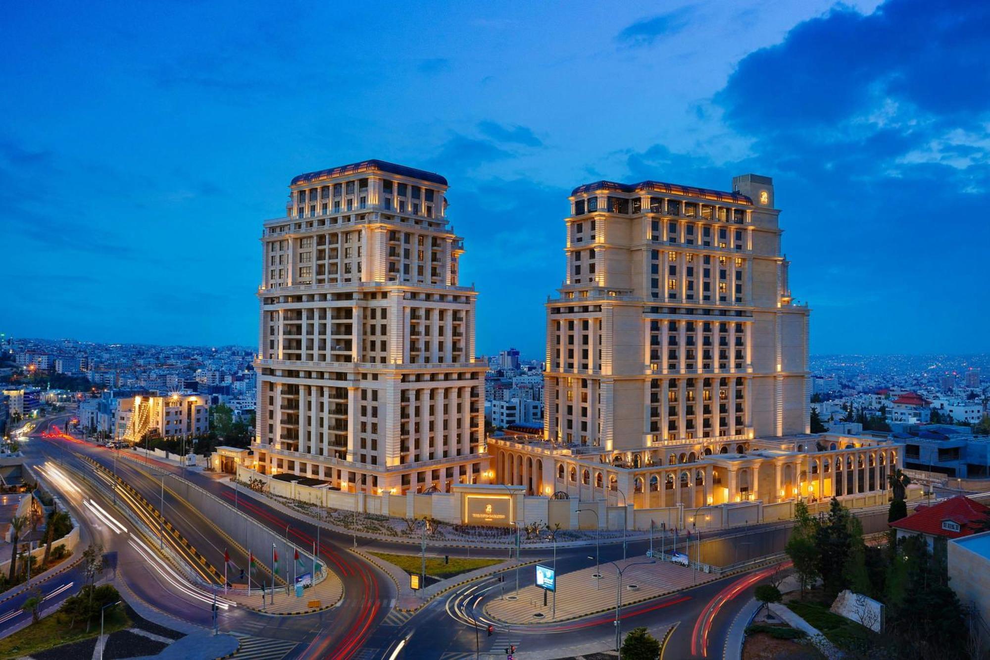The Ritz-Carlton, Amman Hotel Exterior foto The complex at night